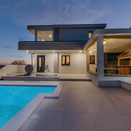 Lux Core With Amazing View And Heated Pool * Τρογκίρ