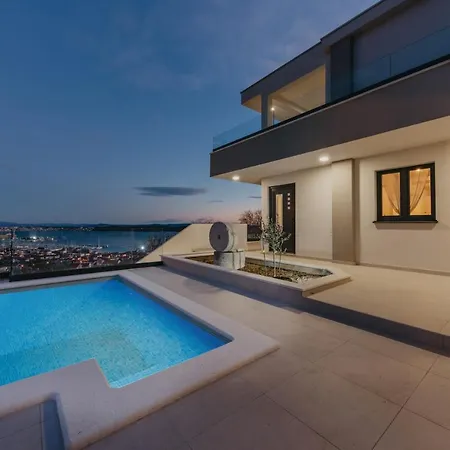 Lux Core With Amazing View And Heated Pool Τρογκίρ