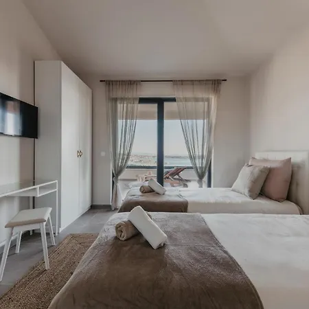 Lux Core With Amazing View And Heated Pool Βίλα Τρογκίρ