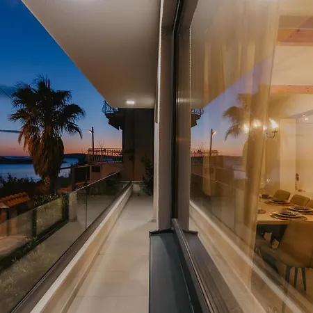Lux Core With Amazing View And Heated Pool Βίλα Τρογκίρ