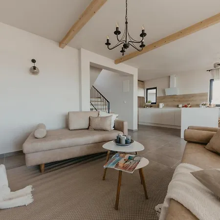 Lux Core With Amazing View And Heated Pool Τρογκίρ