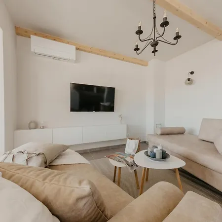 Lux Core With Amazing View And Heated Pool Τρογκίρ