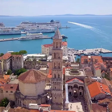 Lux Core With Amazing View And Heated Pool Trogir