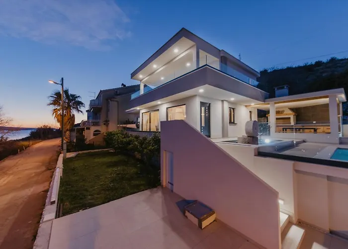 Villa Lux Core With Amazing View And Heated Pool *